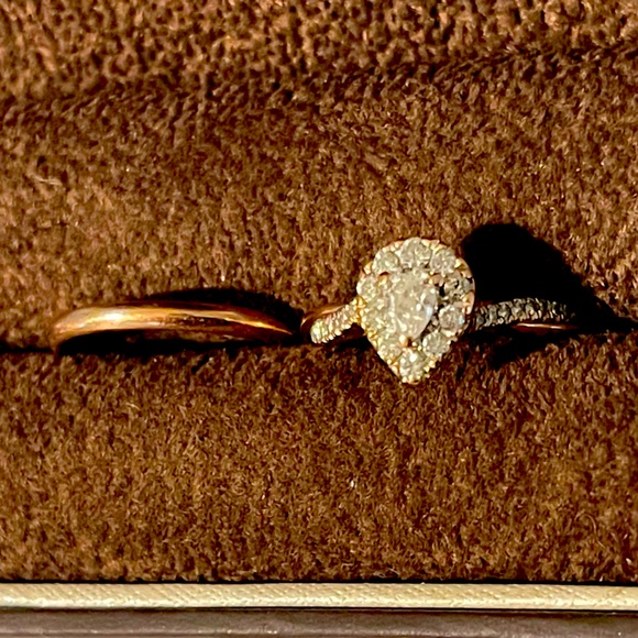 Zales Jewelry - 3/8 ct tw pear-shaped diamond frame twist engagement and band in 10K gold rose